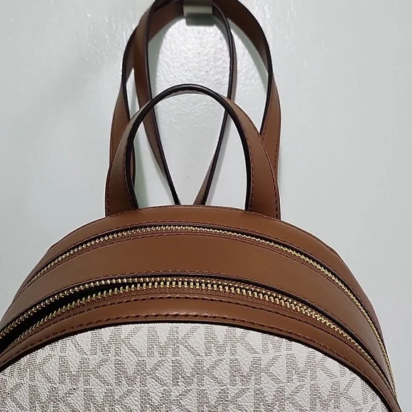 🌷🪻MICHAEL Michael Kors Jaycee Vanilla Zip Pocket Backpack NWT - Picture 4 of 5
